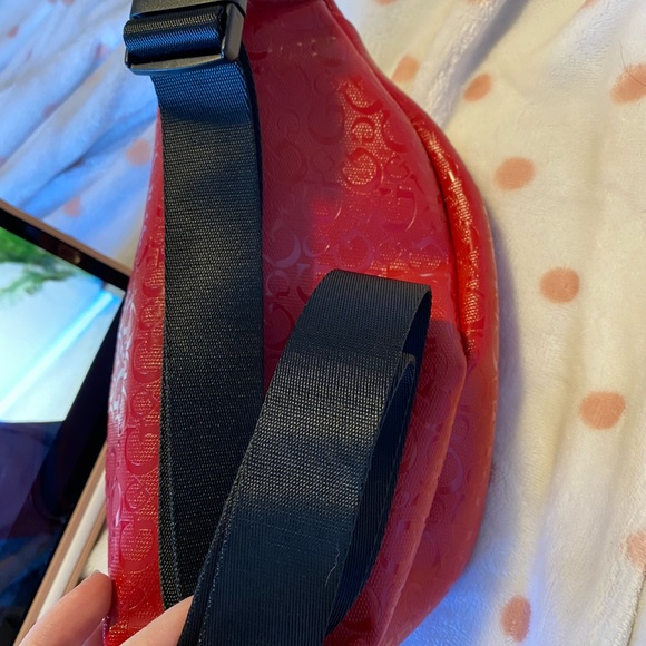 Guess Waist Bag - Picture 4 of 4